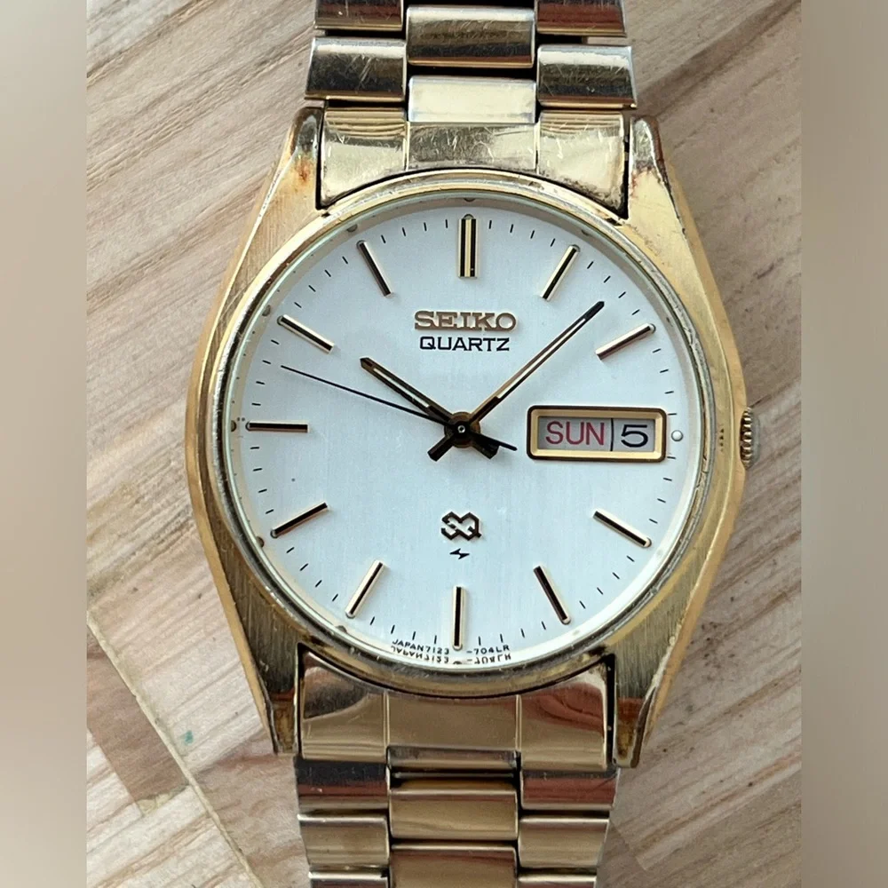 Seiko SQ Vintage Men’s Watch Silvery White Dial Gold-Tone Bracelet Date Window